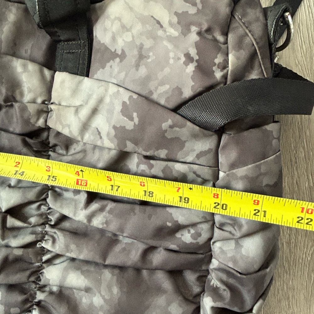 Lululemon Destined for Greatness Duffel
Deep Coal Creekside Camo - Picture 13 of 14